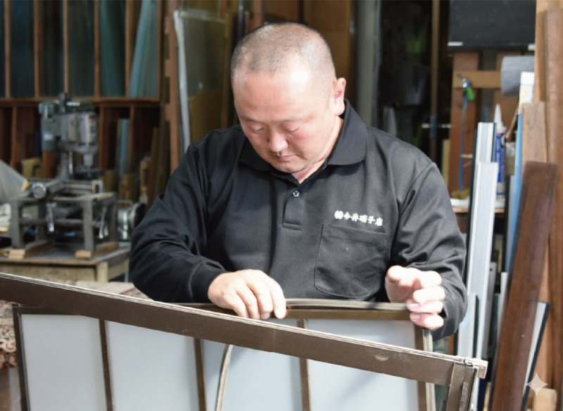 ガラス・サッシ職人の作業イメージ